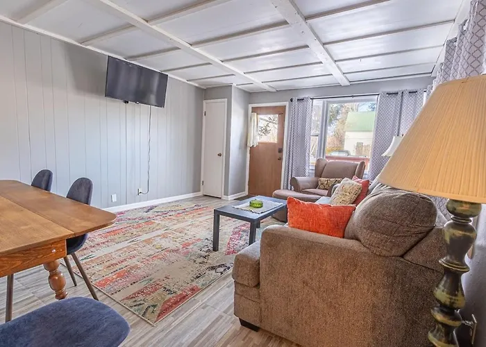 Rustic 2 Bedroom Boho Holiday home Laramie