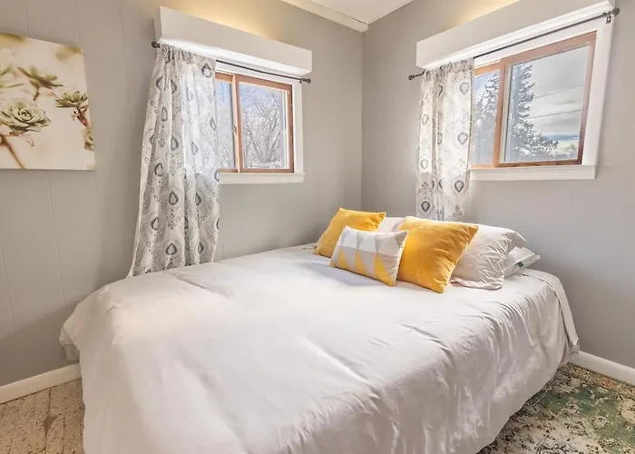 Rustic 2 Bedroom Boho Holiday home Laramie